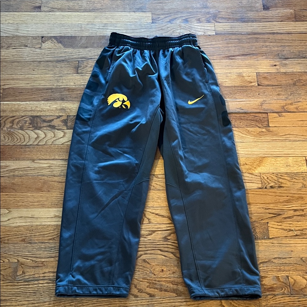Nike Mens Iowa Hawkeyes Black Sweatpants with Yellow Accents